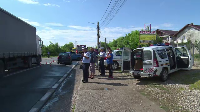Carambol pe DN71. Cinci mașini au fost avariate