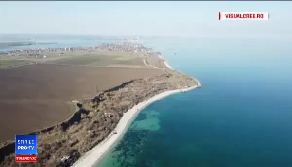 Plaja sălbatică de la Tuzla, ochită de antreprenori. Mulți se tem că va ajunge ca Năvodari sau Vama Veche