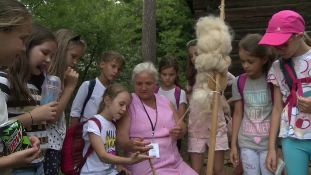 21 de pensionari din Sibiu au ajuns ghizi în cel mai mare muzeu în aer liber din Europa