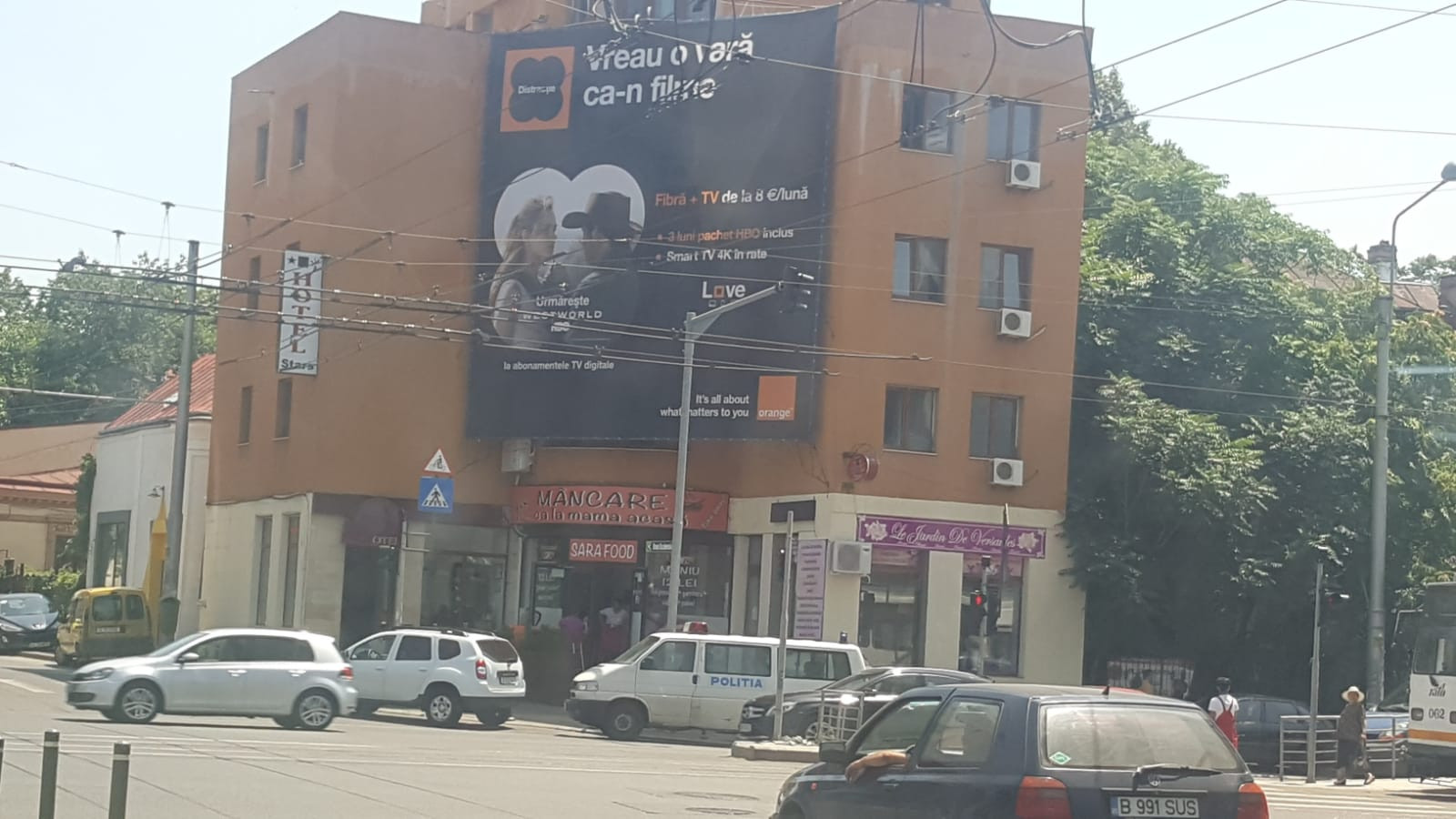 Migranţi prinşi într-un hotel din Capitală. Câţi oameni stăteau în 2 camere