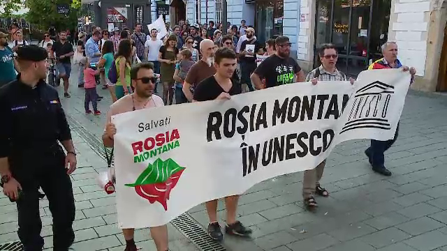 Proteste în Capitală și la Cluj pentru Roșia Montană. ”Statul român îşi sabotează propria ţară”