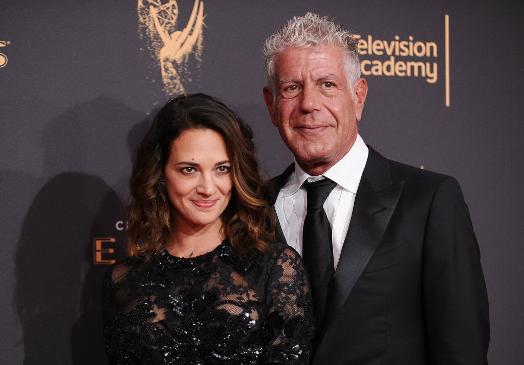Mesajul transmis de actrița Asia Argento, după sinuciderea iubitului ei, Anthony Bourdain