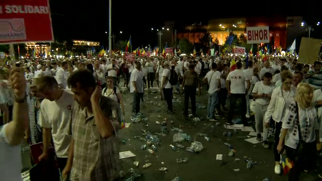 Ce a răspuns Dragnea când a fost întrebat de ce participanţii la miting nu strâng gunoiul