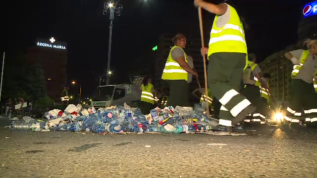 În cât timp a fost curățată de gunoaie Piața Victoriei după mitingul de sâmbătă seară