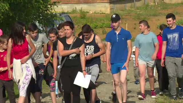 Sute de români au alergat pentru a ajuta o familie nevoiașă, fără casă