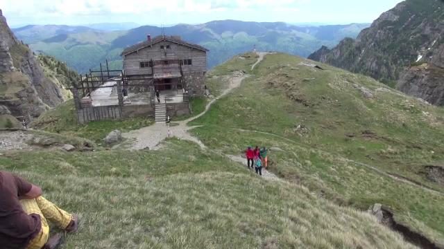 Cabane renumite odată, în ruină sau transformate în case de vacanță. Amenzile riscate de proprietari