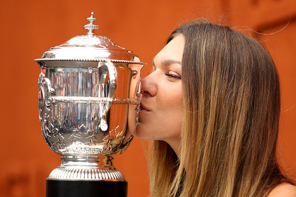 Simona Halep, la ședința foto de la Roland Garros. Ce rochie a ales românca. FOTO