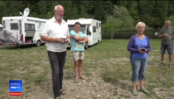 Turiștii străini sunt încântați de campingul din Dragomirna, care are inclusiv un foișor pe apă