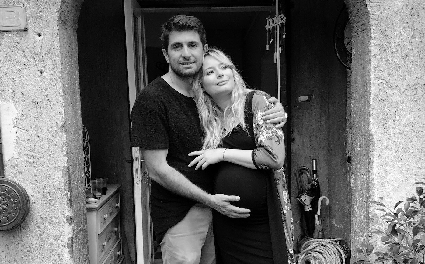 Laura Cosoi a născut o fetiță. Imaginea publicată de actriță