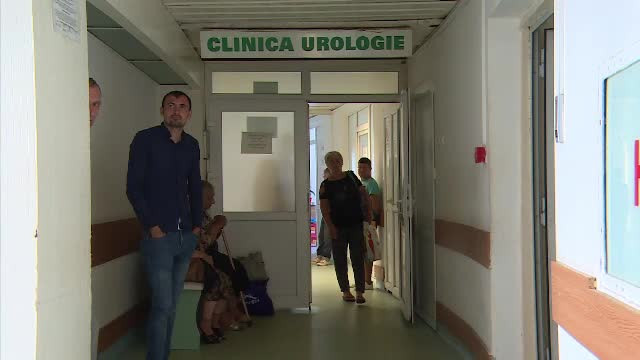 Un pacient a așteptat 6 ore pe masa de operație. ”Domnul doctor, faceți ceva că mor”