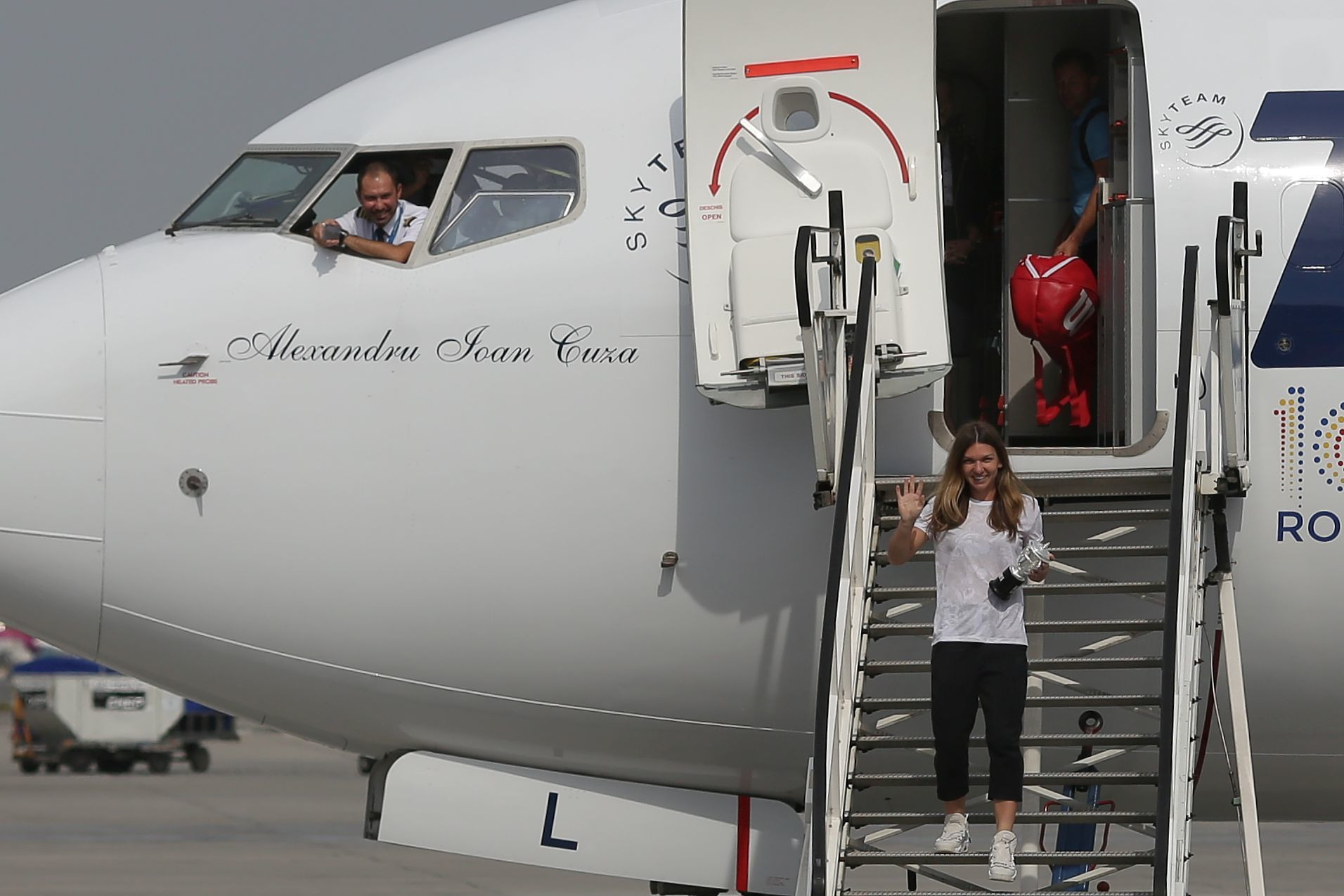 Mesajul Simonei Halep, la sosirea în țară. ”Acest trofeu este şi al meu, şi al României”