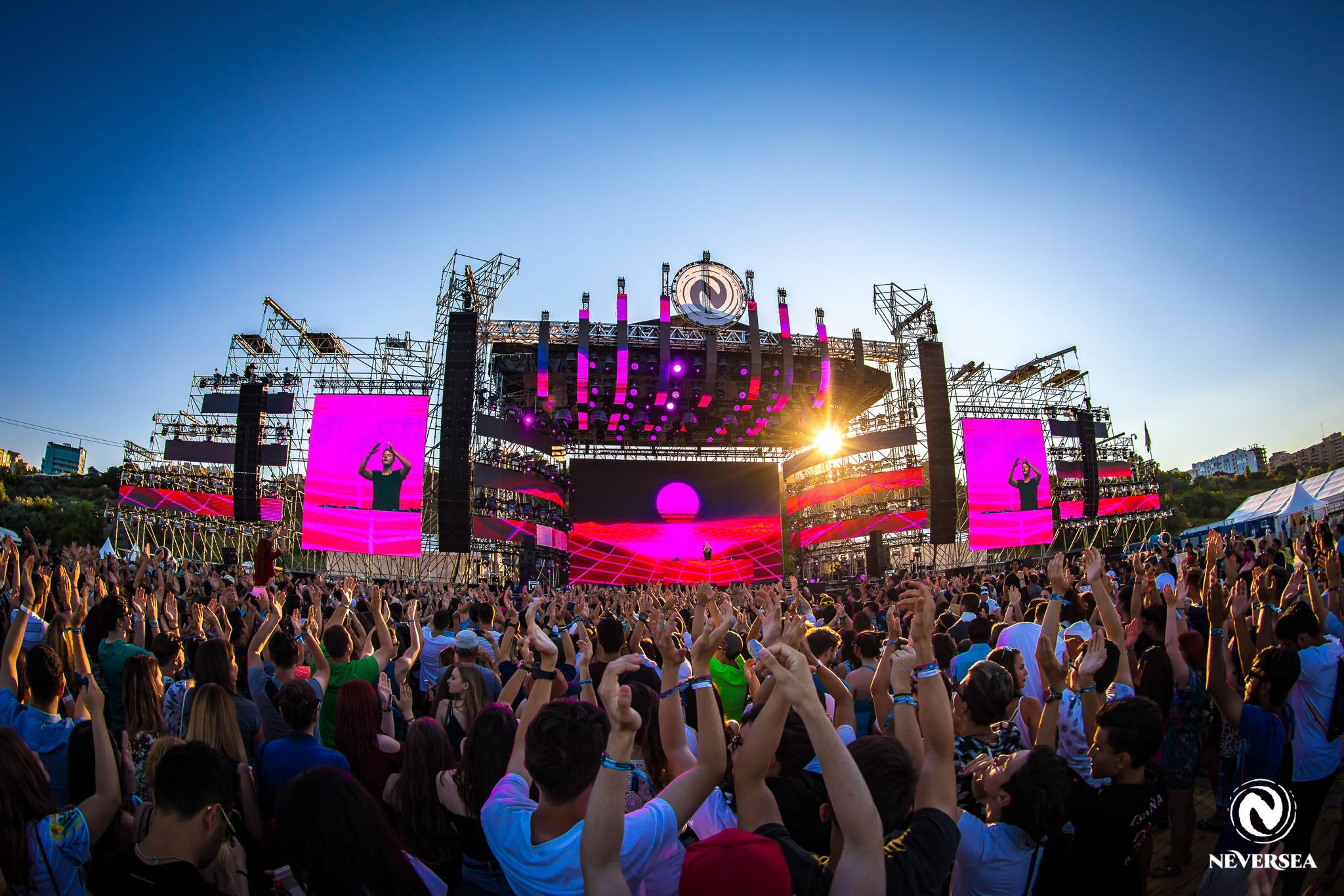 Vama şi Aloe Blacc, la Neversea! Plaja Modern, pregătită pentru cei mai mari DJ ai lumii