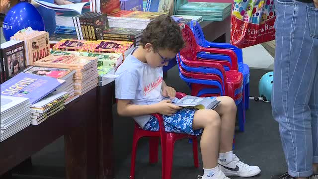 Cel mai bun an pentru piața de cărți. Ce cumpără românii din librării