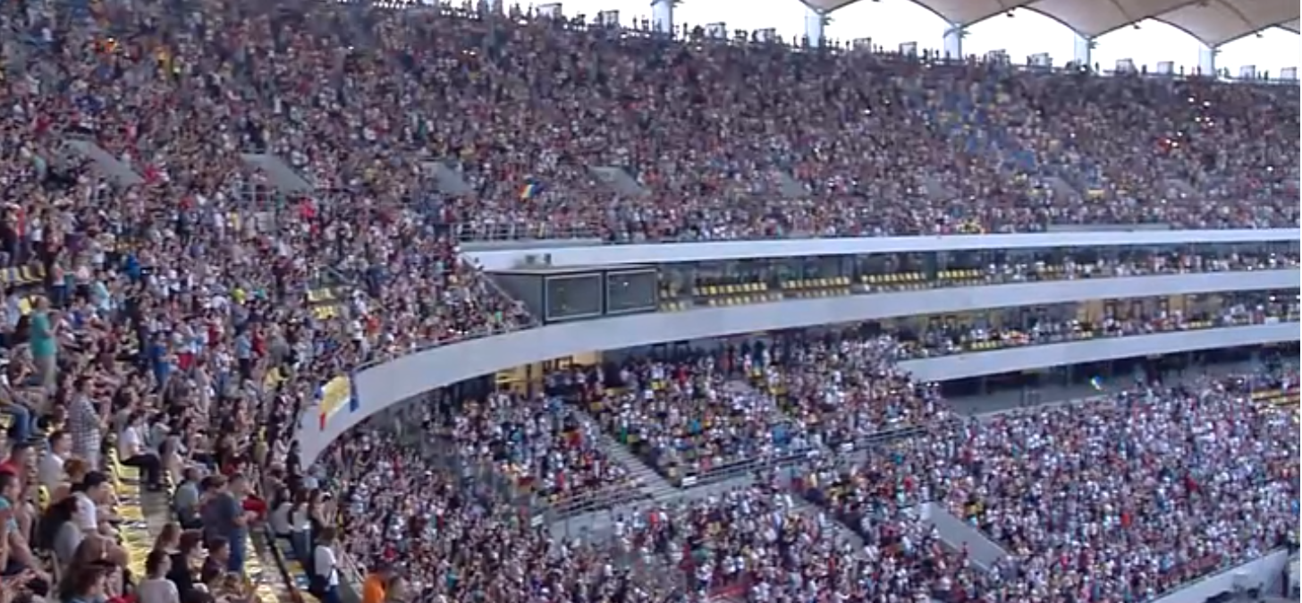 Simona Halep si trofeul de la Roland Garros