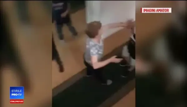 Elevă cu deficienţe de auz, bătută cu sălbăticie de o îngrijitoare. Femeia NU a fost concediată