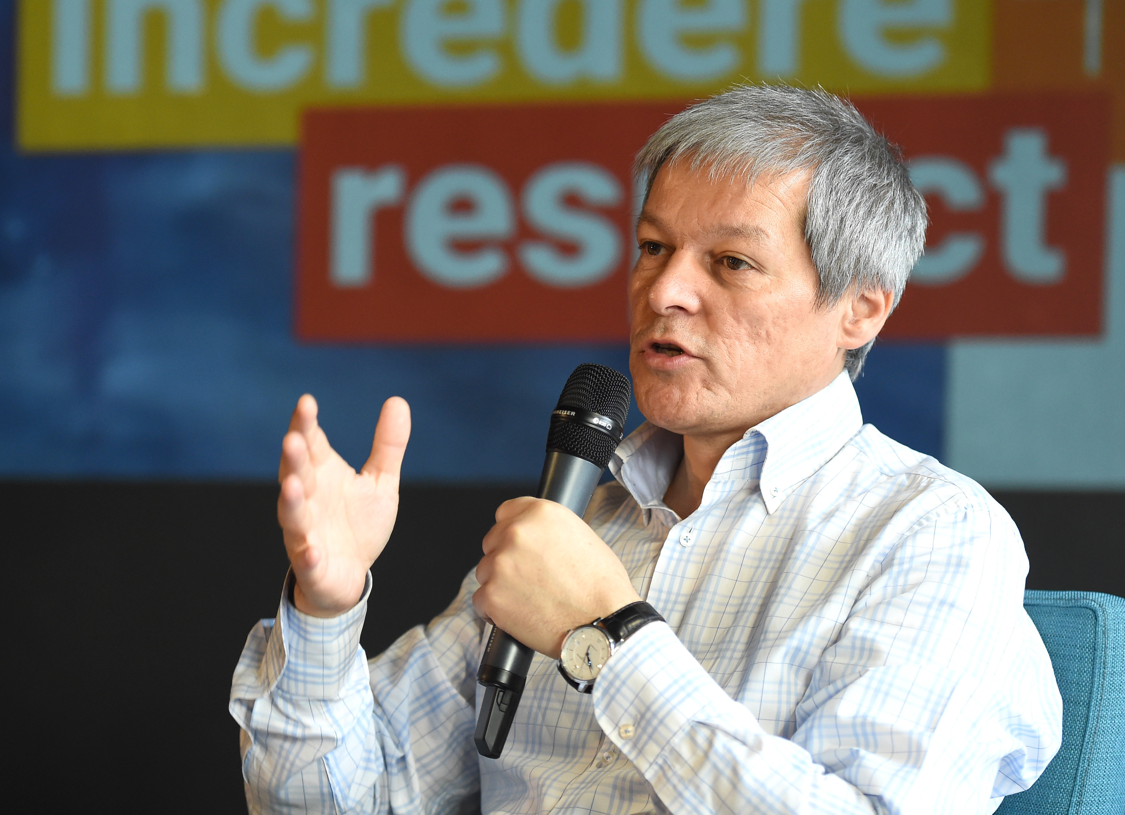 Dacian Cioloș: "PNL aşteaptă să cadă PSD natural şi ei să le ia locul"