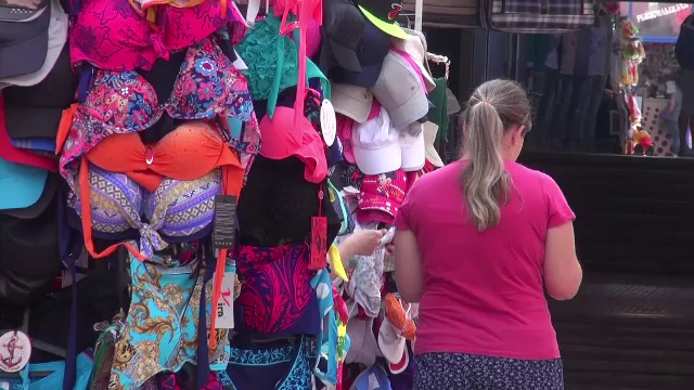 S-au înmulţit magazinele care vând produse contrafăcute. Numeroase controale în Braşov