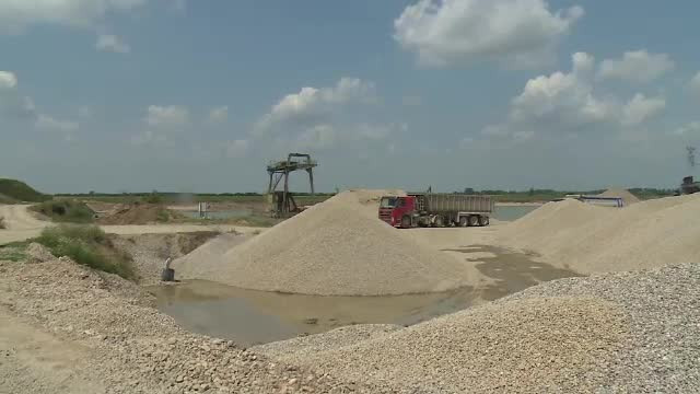 România ajută Ungaria să construiască autostrăzi, în timp ce noi stăm pe loc. ”E o rușine”