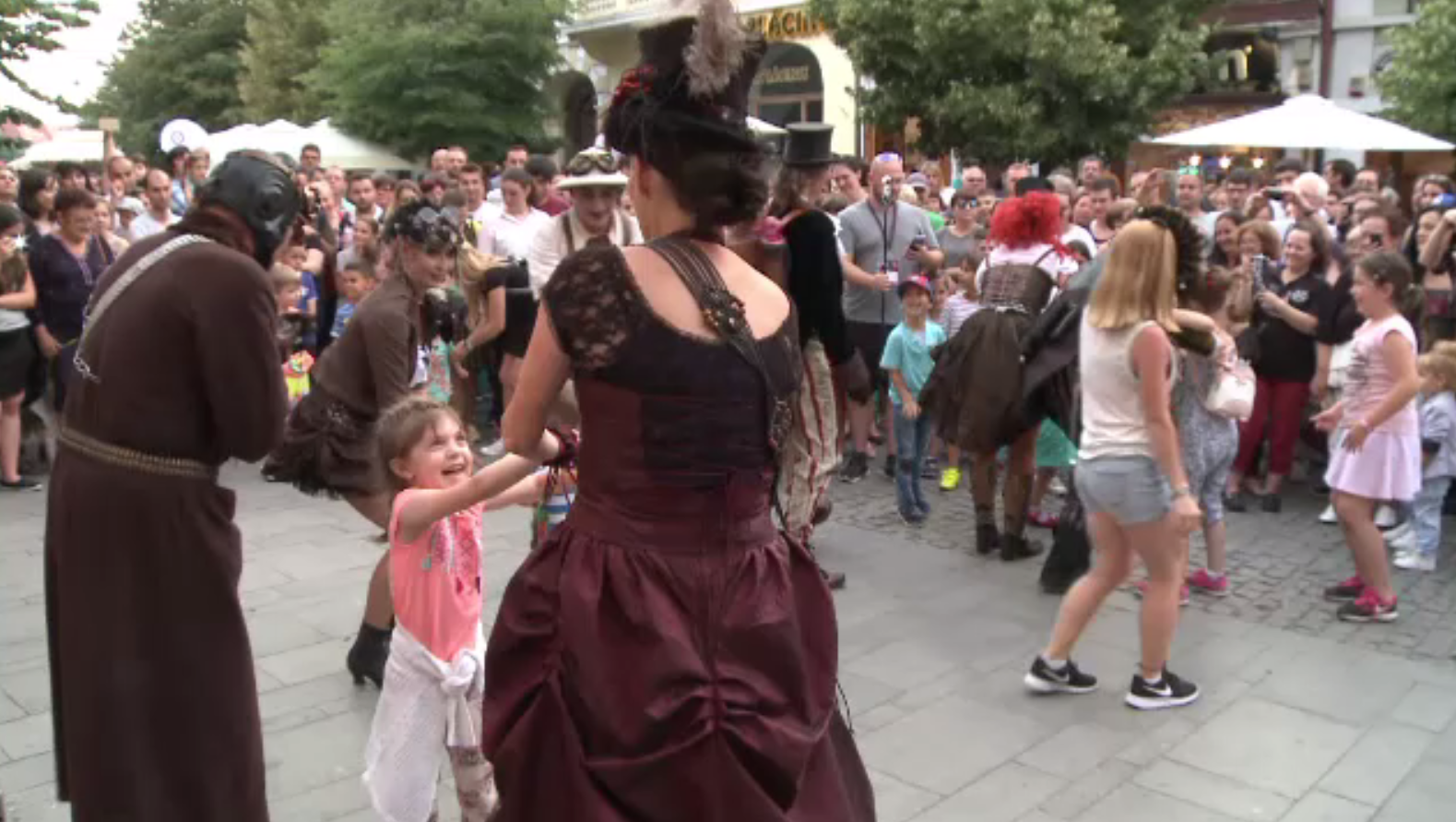 Turiștii străini, impresionați de festivalul internaţional de teatru de la Sibiu