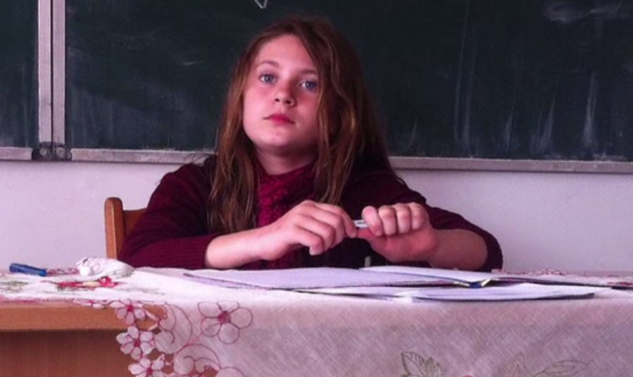 O fată de 11 ani din Vaslui a plecat de acasă după ce i-a lăsat un bilet mamei sale