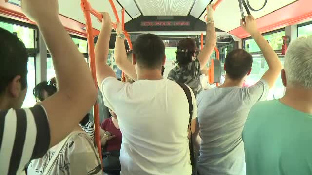 Măsuri pentru a descuraja mașinile în Centru. Șoferii, trimiși în autobuzele sufocante