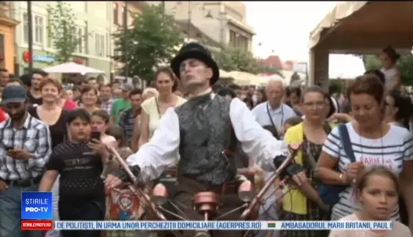 Turiștii străini, impresionați de festivalul internaţional de teatru de la Sibiu