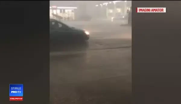 Furtuni puternice în vestul țării. Autostrada Timișoara-Lugoj, acoperită de grindină