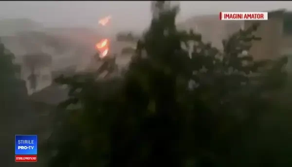 Copaci rupţi, parcuri răvăşite şi subsoluri inundate. ”Am crezut că vine sfârșitul”