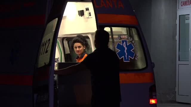 Un tânăr a murit și alte 3 persoane au fost rănite, după ce o mașină s-a răsturnat