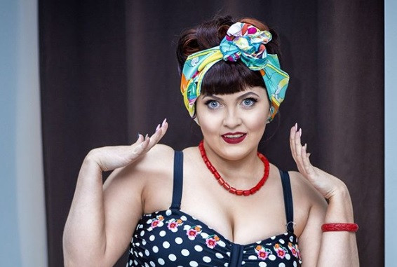 O profesoară din Rusia a fost dată afară din cauza unor fotografii în costum de baie