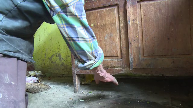 Un bătrân și-a acuzat nora, pe nedrept, că i-a furat 8500 de euro. Unde erau ascunși