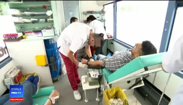 Statul nu are soluţii pentru criza de sânge din spitale. Nici 2% din români nu donează