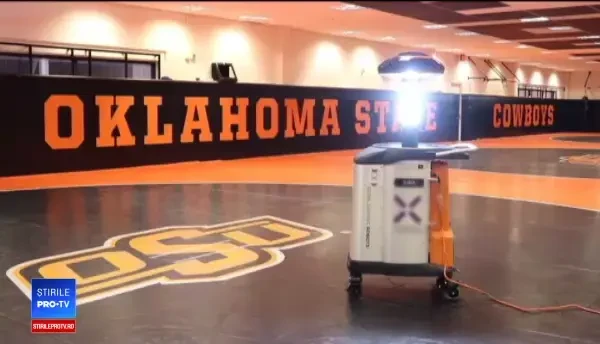 Un robot din SUA, achiziționat pentru dezinfecția spitalelor din România