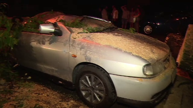 Vijeliile au distrus mașinile parcate pe stradă, în mai multe oraşe din România