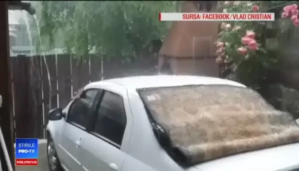 Vijeliile au distrus mașinile parcate pe stradă, în mai multe oraşe din România