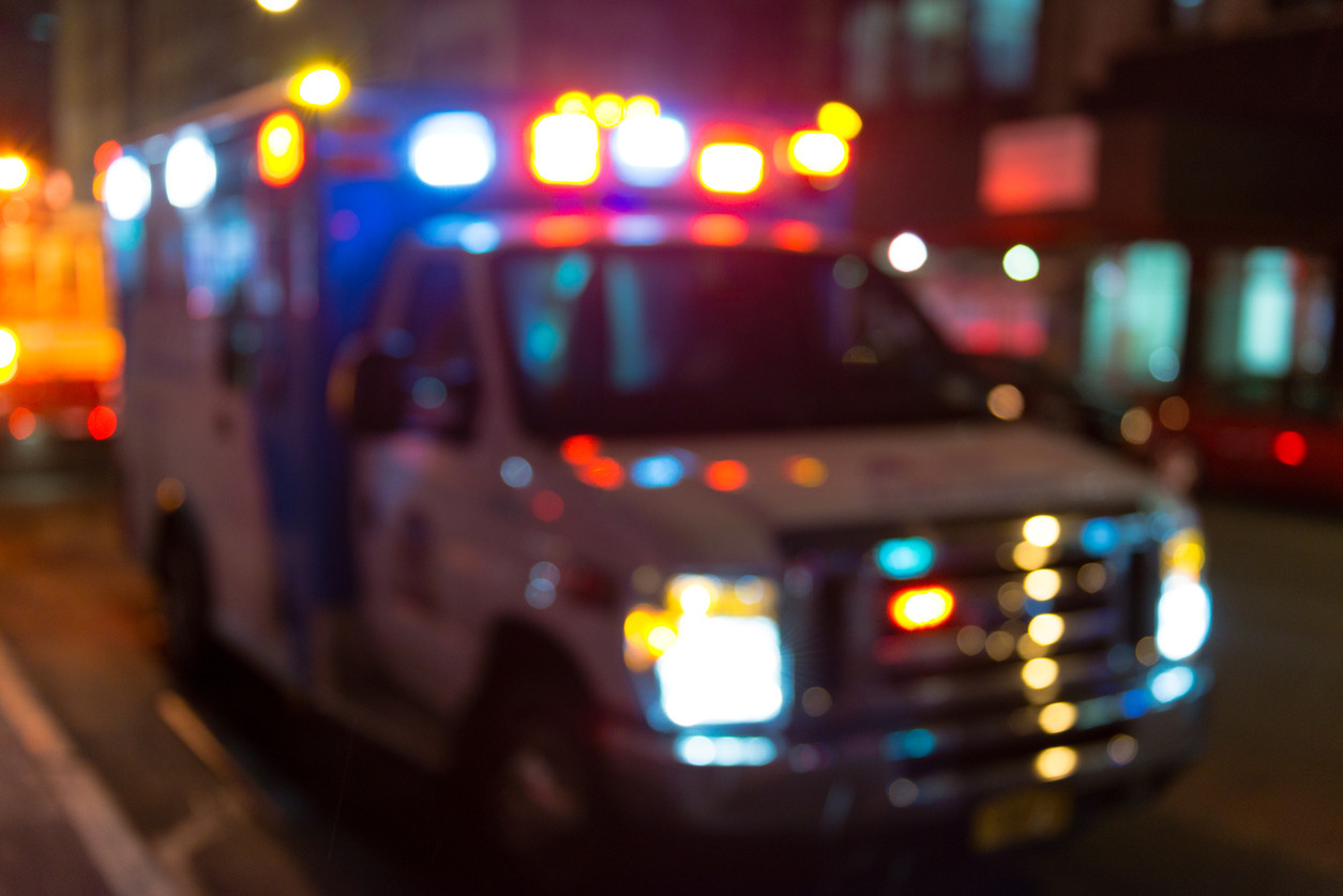 Un tânăr s-a înjunghiat mortal, dorind să demonstreze că poartă o vestă rezistentă la atacurile cu cuțitul