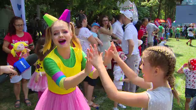 Record mondial, doborât de părinţi şi copii în Bucureşti, în prima zi de vacanţă