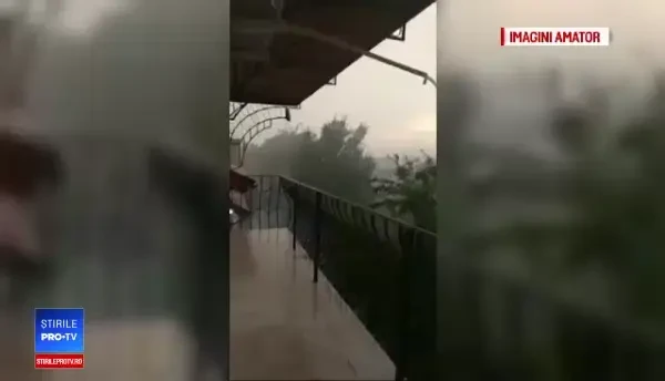O ploaie de câteva zeci de minute a făcut prăpăd în Galaţi: “Ne-a distrus”