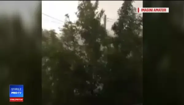 Dezastru în Galați după codul roșu de ploi. Localnicii sunt supărați pe Dumnezeu. Uite ce ne dă!