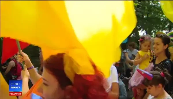 Începutul vacanței mari, celebrat prin petreceri și spectacole în aer liber