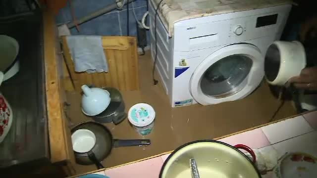 Fenomene meteo extreme în toată ţara. O comună a ajuns sub ape din cauza unui drum prost făcut