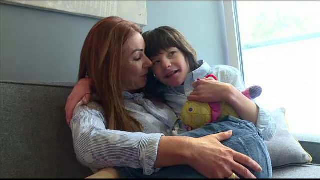 Soluția guvernului britanic în cazul copilului autist căruia i-a fost confiscat tratamentul cu cannabis