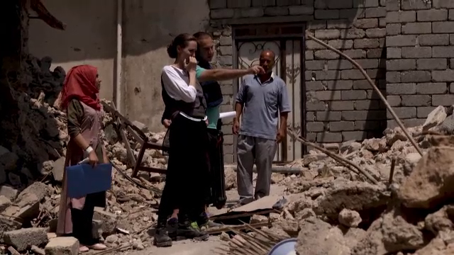 Angelina Jolie face apel pentru reconstruirea orașului Moşul, distrus de jihadiști