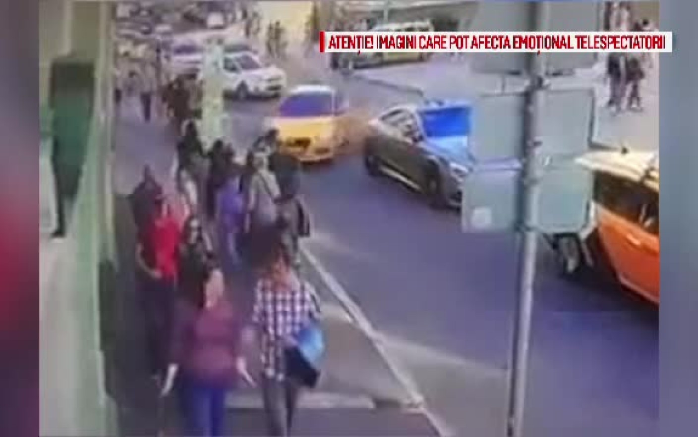 Imaginile care arată că taximetristul a intrat INTENŢIONAT în mulţime în Moscova