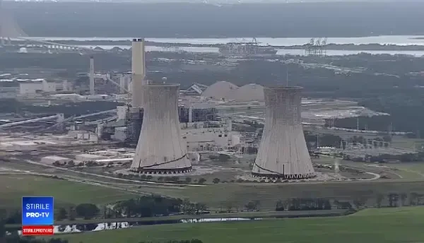 Implozie spectaculoasă. Două turnuri de răcire, puse la pământ în doar 10 secunde