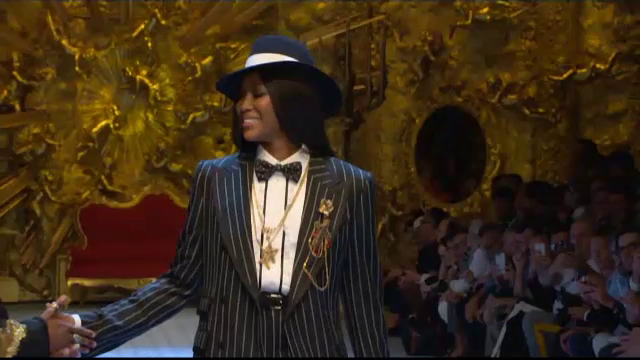 Săptămâna modei de la Milano. Naomi Campbell și Monica Belluci au îmbrăcat ținute masculine