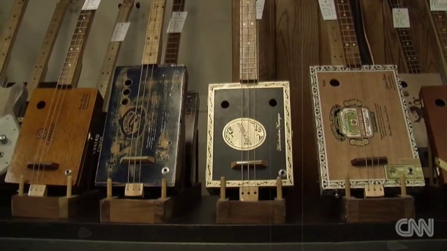 Chitarele din cutii de trabucuri cuceresc lumea muzicală. Artistul din spatele afacerii