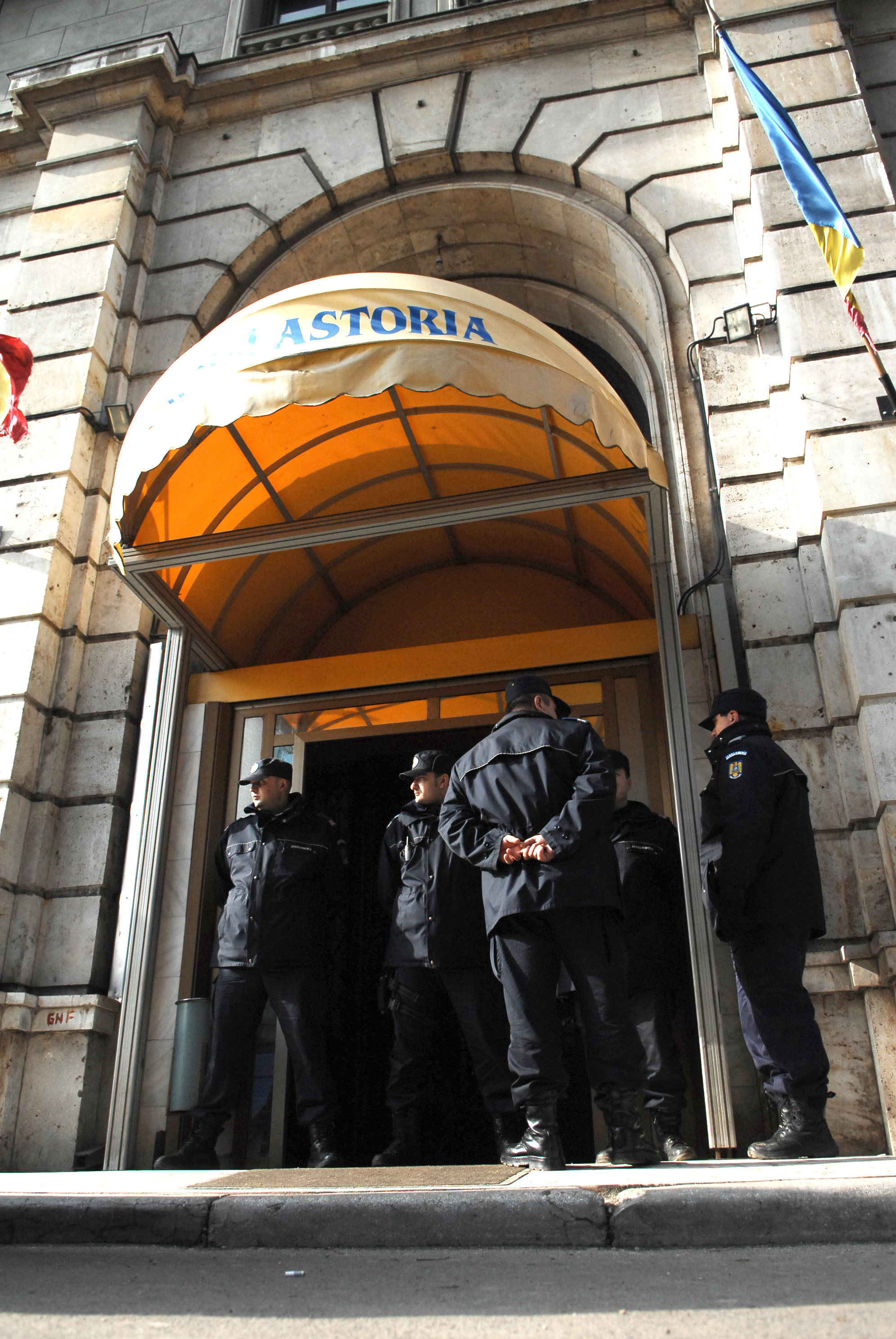 Responsabilii pentru pierderea hotelului Astoria din Gara de Nord, condamnaţi după 10 ani