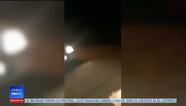 Ce a urmat după ce un bârlădean băut a sărit pe mașina poliției. ”Nu îl bate nimeni, doamnă”