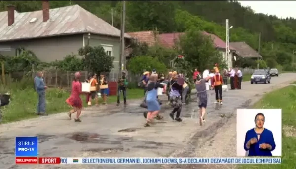 Localnicii dintr-un sat din Cluj au invocat ploaia cu ajutorul Paparudelor